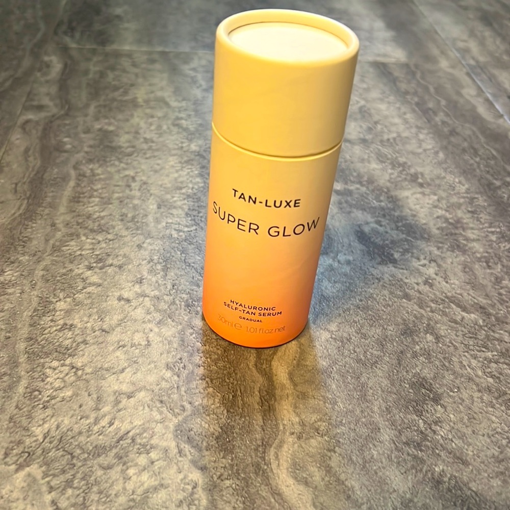Tan Luxe - Super Glow Hyaluronic Acid Self Tan Serum - 30ml - Picture 2 of 3